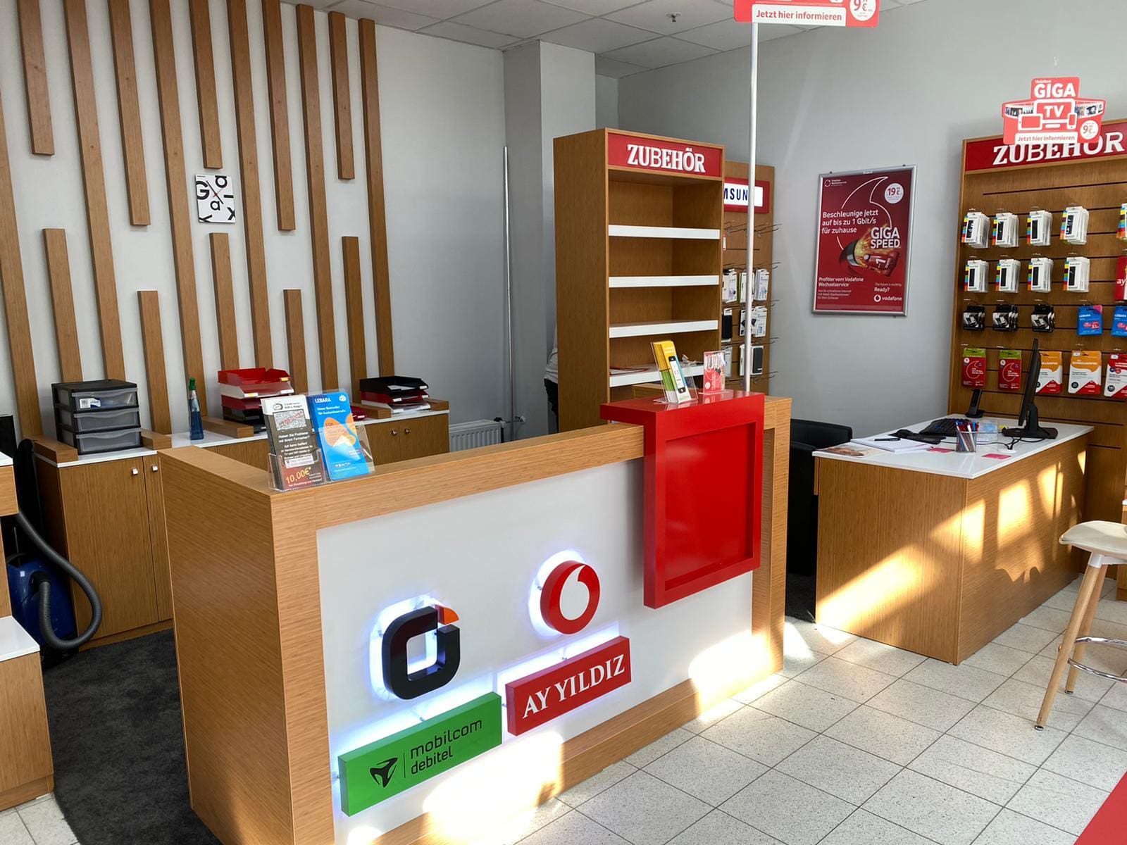 ladenbau-handyladen-mobile-company (2)